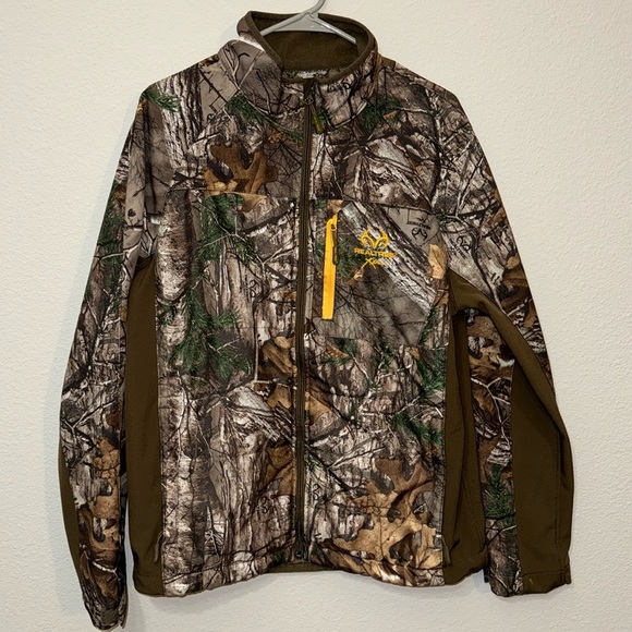 Realtree Camoflauge Men’s Medium Softshell Jacket - Picture 1 of 8